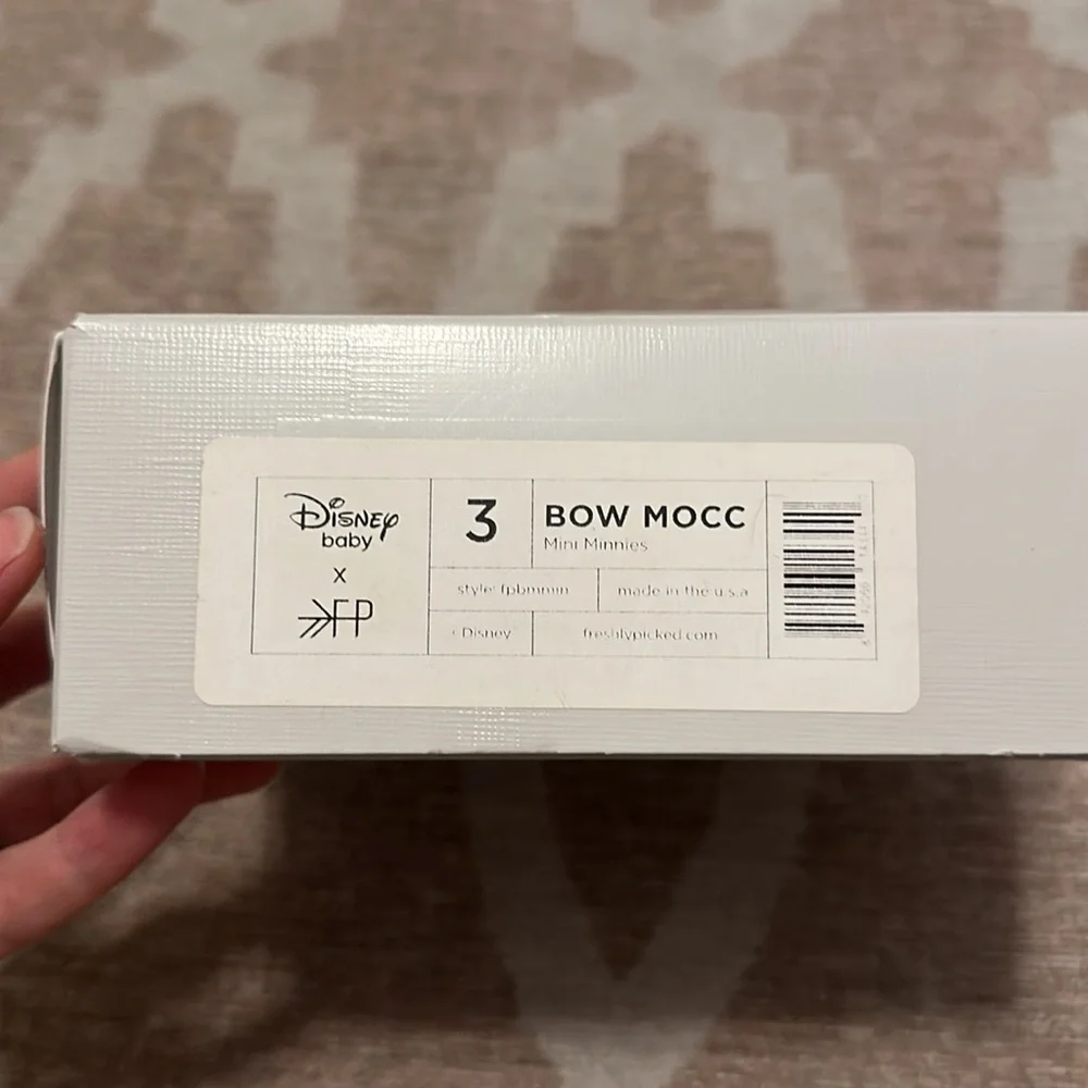 Freshly Picked Minnie bow moccasins - Picture 2 of 6